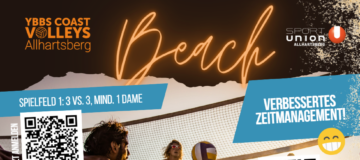 Flyer für ein Beachvolleyball-Turnier in Allhartsberg am 3. September 2026 im Naturbad Allhartsberg. Im Hintergrund spielen mehrere Personen bei Sonnenuntergang Beachvolleyball am Strand. Der Titel „Beach Volleyball Turnier“ ist groß hervorgehoben. Es gibt zwei Bewerbe: ein 3-gegen-3-Turnier mit mindestens einer Dame pro Team sowie ein Vereinsturnier mit 3 oder 4 Spielern pro Team. Zusätzlich wird verbessertes Zeitmanagement und eine Barwertung angekündigt. Der Titelverteidiger WVC Wolfsbach wird erwähnt. Mehrere Sponsorenlogos sind am unteren Rand abgebildet, daneben eine goldene Ananas als Symbol.