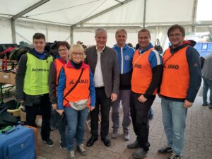 Flohmarkt Allhartsberg, Foto von Bürgermeister mit Freiwilliger